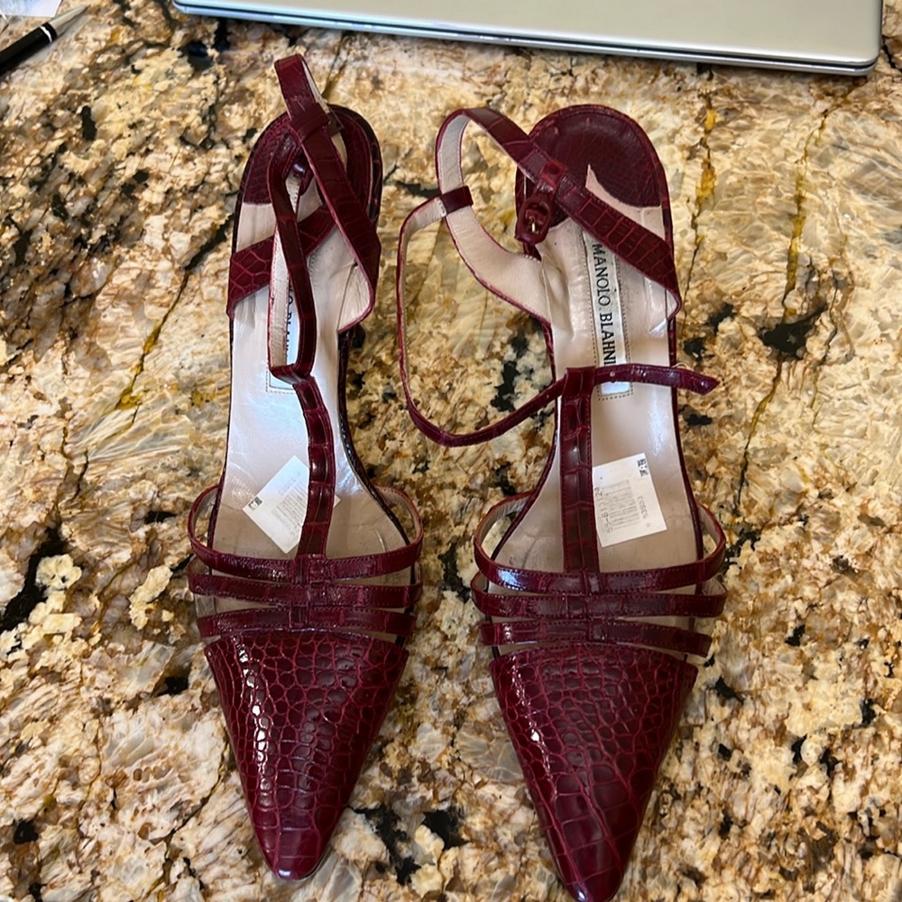 Manolo Blahnik Crocodile 🐊 Shoes heels. Sz 40. Vine